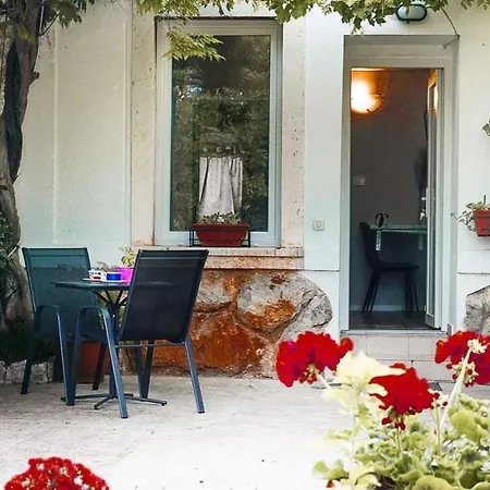Apartment Gardens *